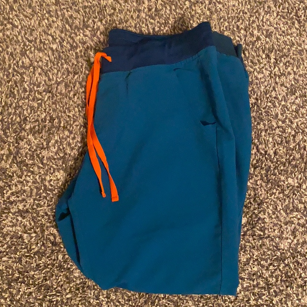 Figs Alps blue M Zamora jogger